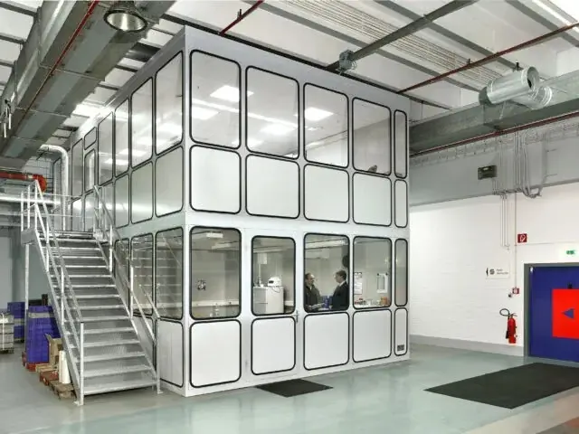 Hallenbüros