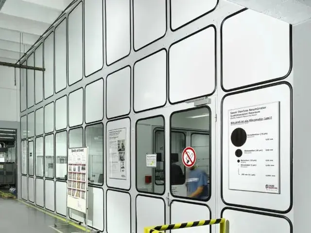 Hallenbüros