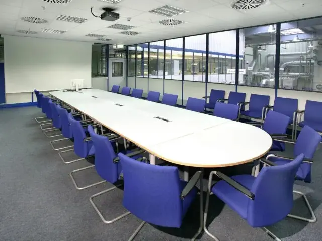 Hallenbüros